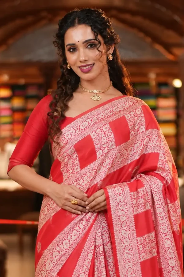 Red & Cream Mashru Silk Saree – Elegant Traditional Wear